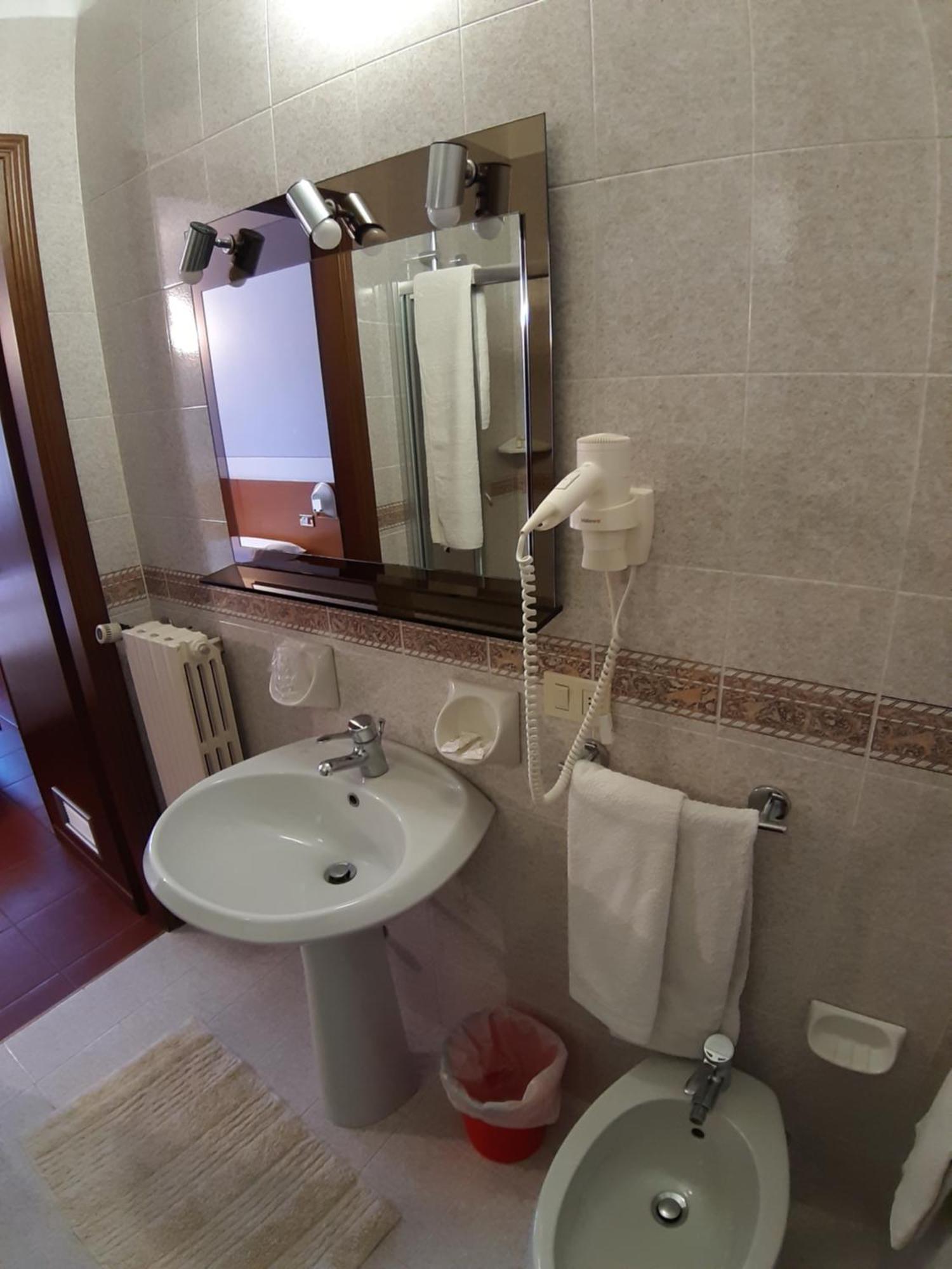 Hotel Ristorante Centrale Vestone Δωμάτιο φωτογραφία